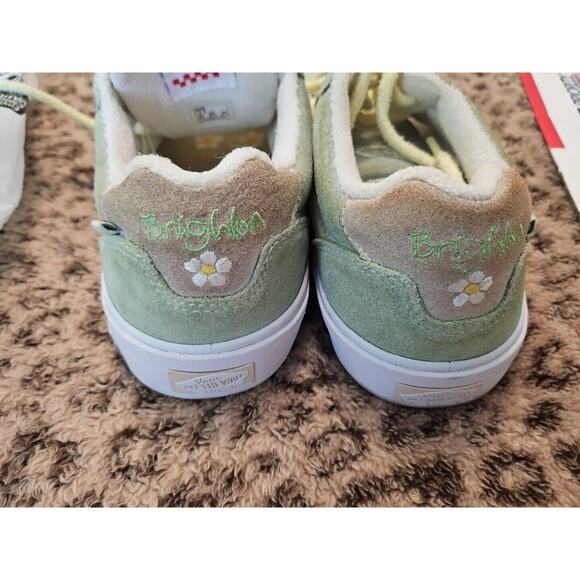 Size 9 Women’s Brighton Wayvee Vans - Picture 2 of 8